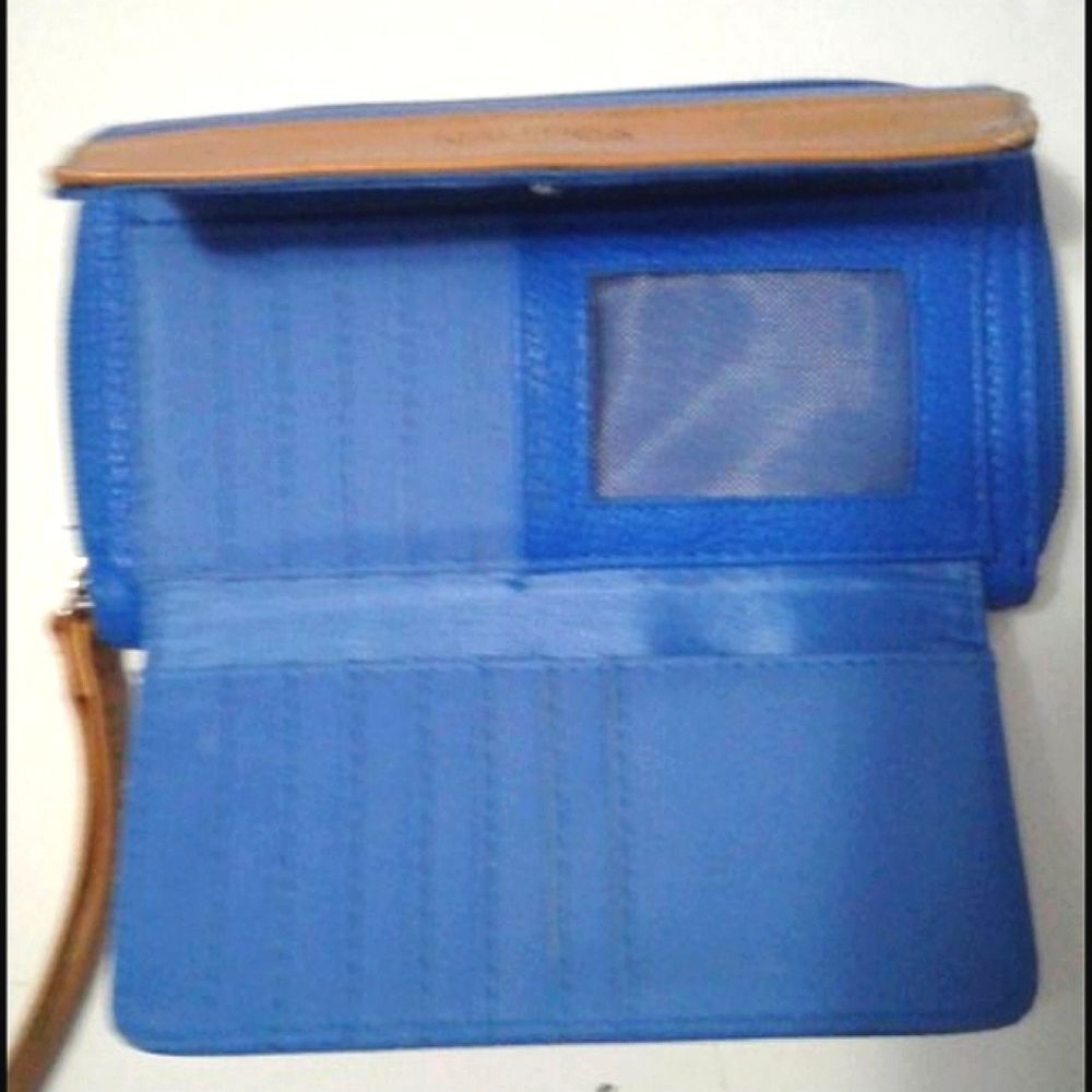 Nautica Blue & Tan Leather Multipocket Wristlet - Picture 5 of 7